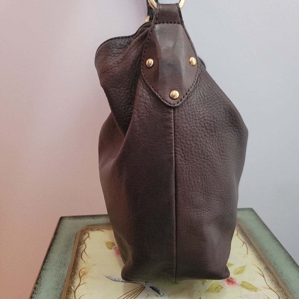 Apostrophe Brown Soft and Supple Pebble Grain Leather Slouchy Hobo Shoulder Bag - Picture 5 of 15